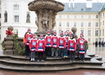 20181230-810 8618  Team USA Bulldogs at Kohl's Fountain, Prague Castle